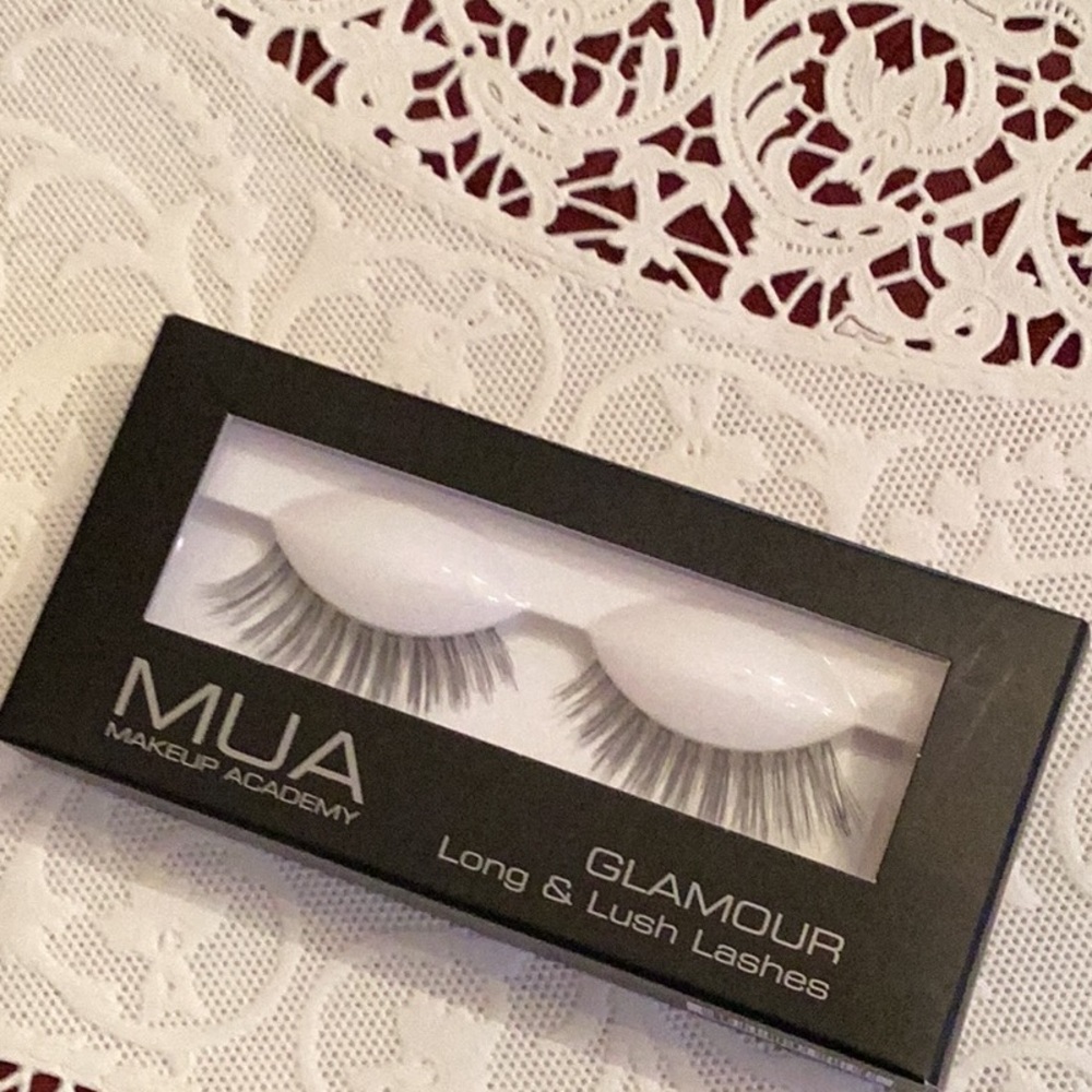 NWOT MUA Long and lush lashes